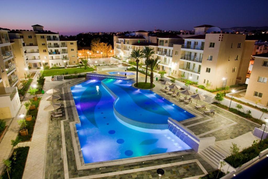 Luxurious Five Star Amenities Apartamento